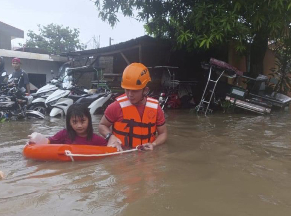 Najmanje sedmoro ljudi stradalo u tropskoj oluji na Filipinima