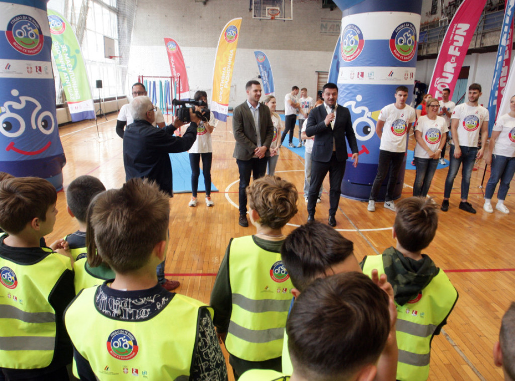 Kampanja "Gledaj da te vide, vozi se biciklom" uspešno realizovana u pet srpskih gradova