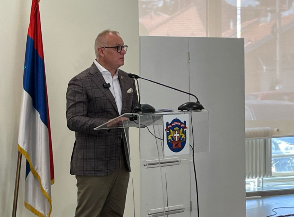 Goran Vesić u Čačku uručio ugovore o dodeli 200 miliona dinara bespovratnih sredstava za 14 opština