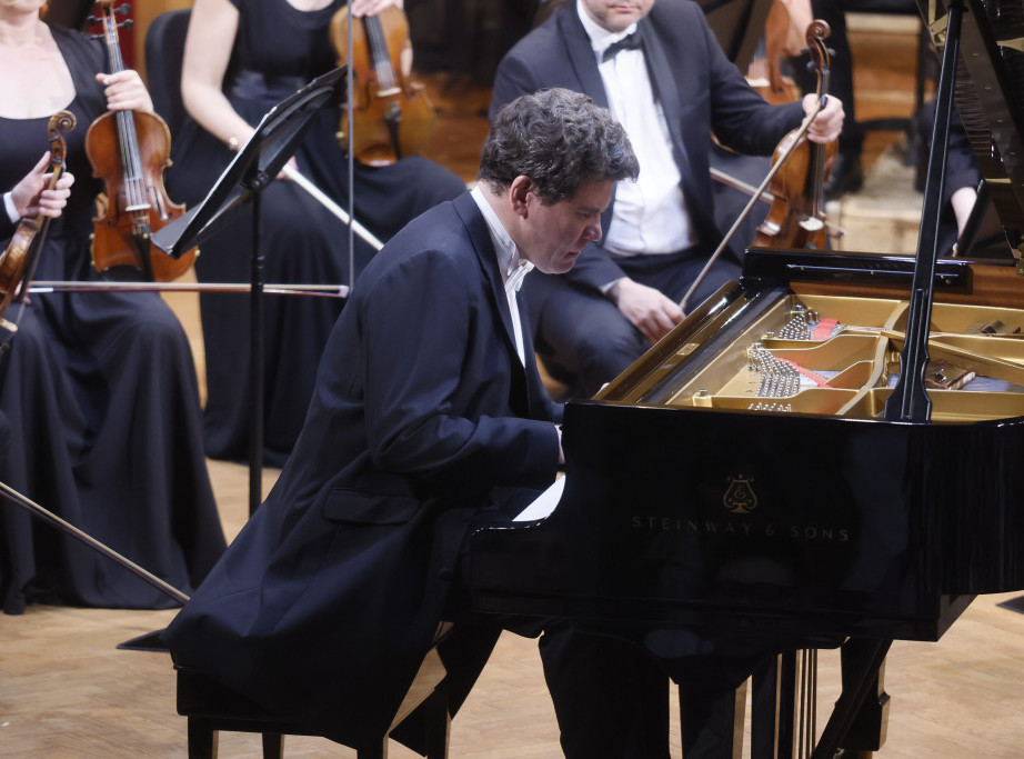 Pijanista Denis Macujev sutra sa Simfonijskim orkestrom RTS u Kolarcu