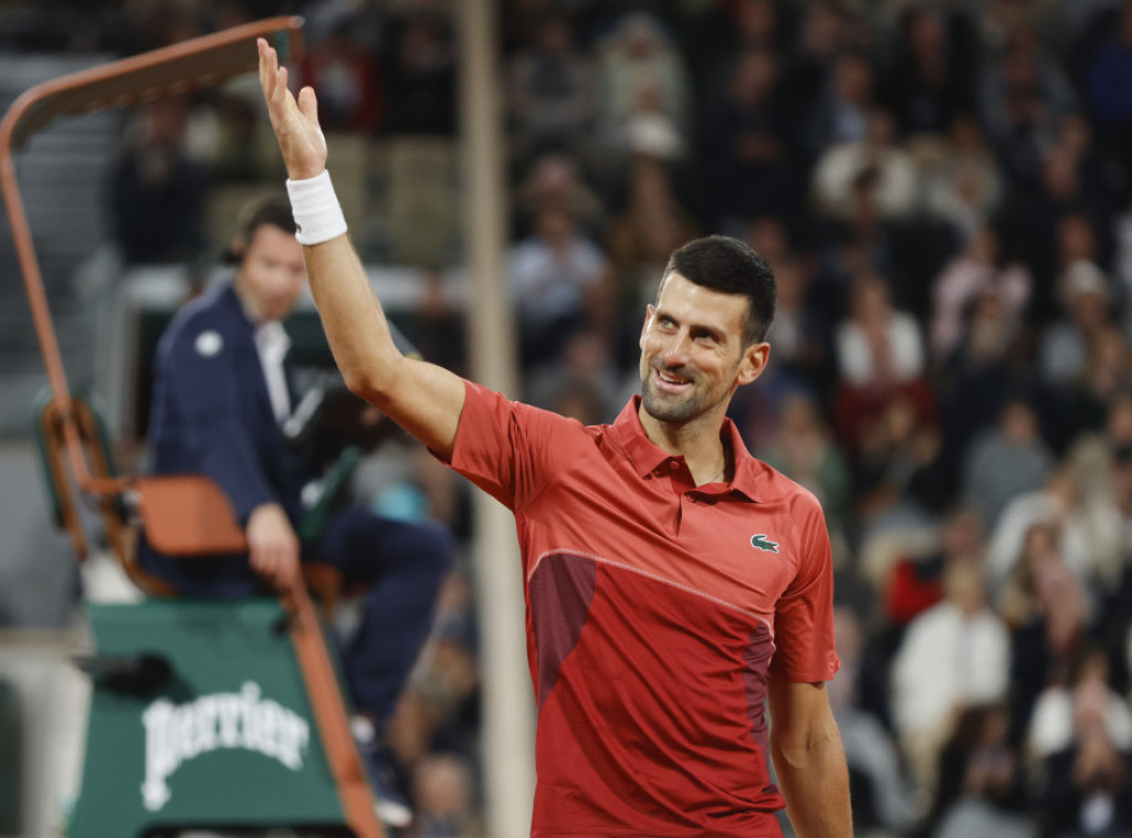 Djokovic advances to Roland Garros third round