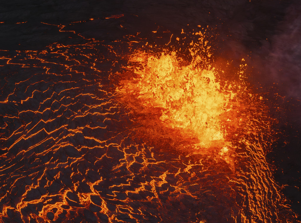Lava i danas izbija iz vulkana na jugozapadu Islanda, ali se aktivnost smirila