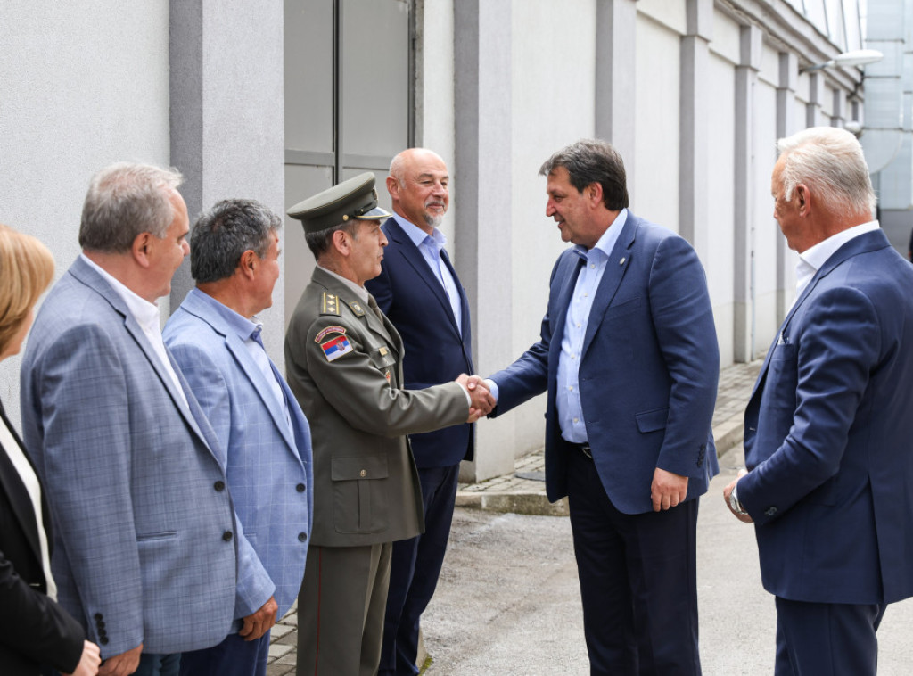 Ministar Gašić obišao Fabriku municije "Prvi partizan" u Užicu