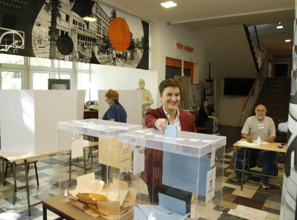 Ana Brnabić glasala u Školi za dizajn na Savskom vencu