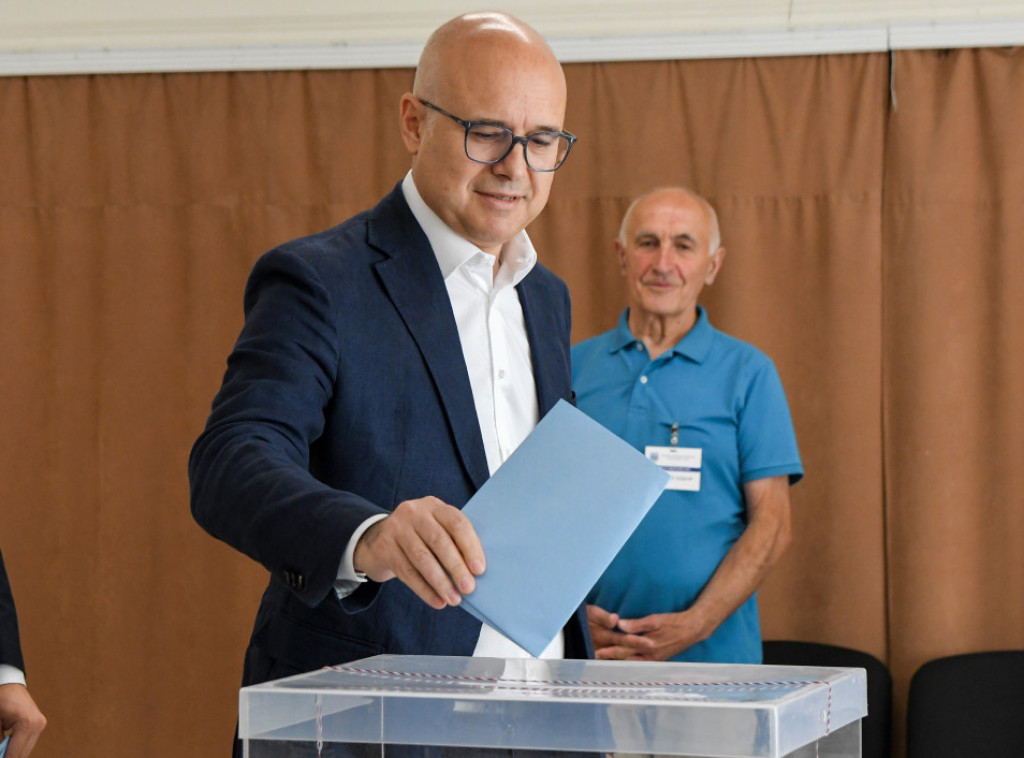 Miloš Vučević glasao u Novom Sadu