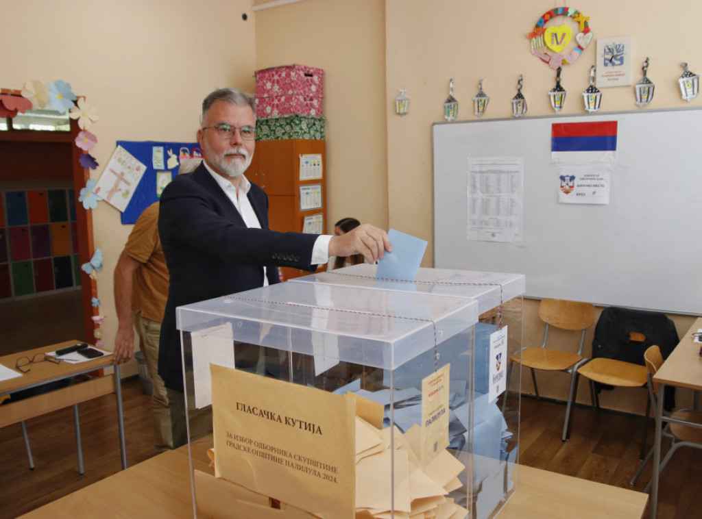 Dejan Ristić glasao u OŠ "Starina Novak" na Paliluli