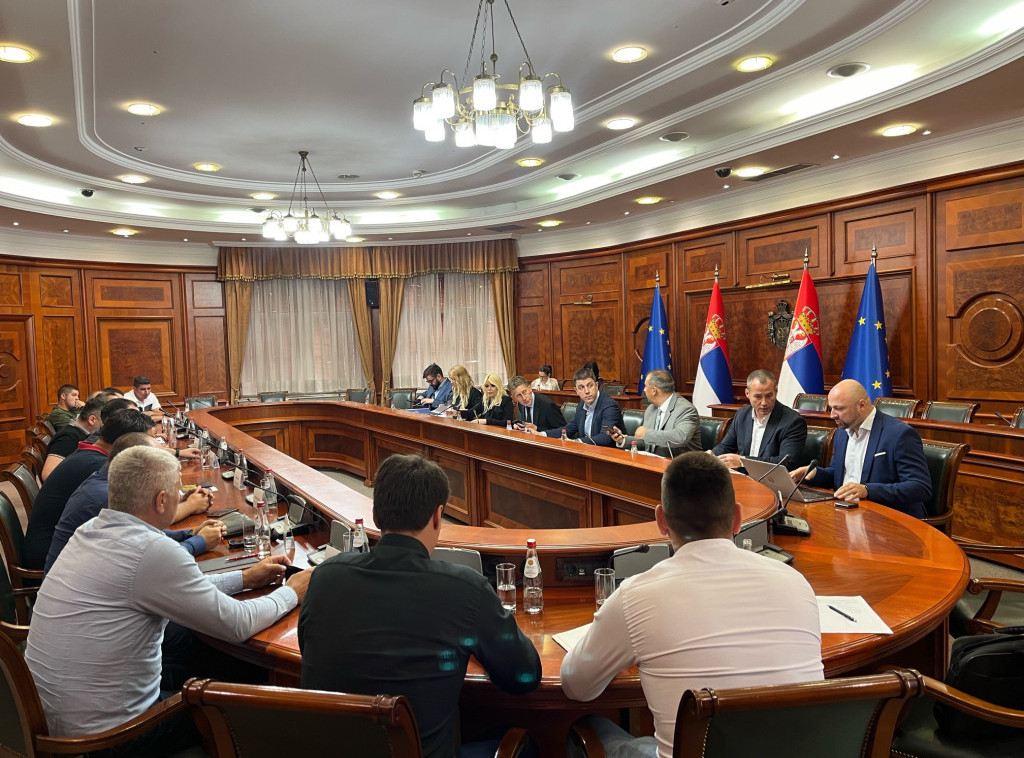 Aleksandar Martinović na sastanku sa poljoprivrednicima: Nije moguće sve probleme odmah rešiti