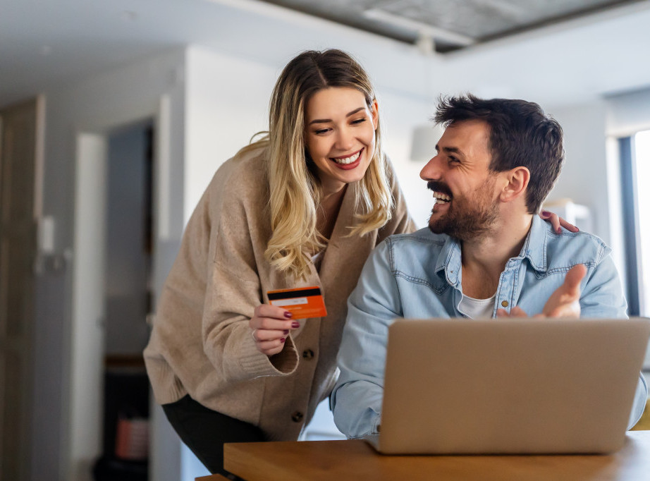 ECS: Čak 99 odsto ljudi u Srbiji misli da im Internet kupovina štedi vreme