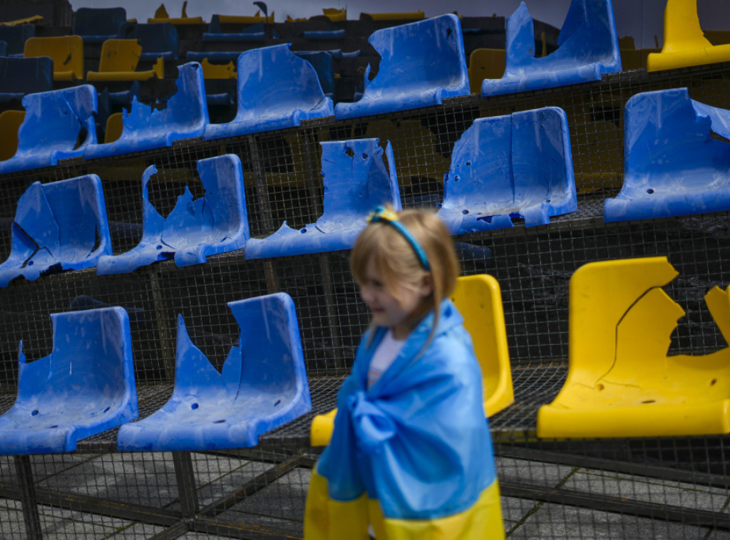 Tribina stadiona Harkov oštećena u napadu ruske vojske, izložena u centru Minhena