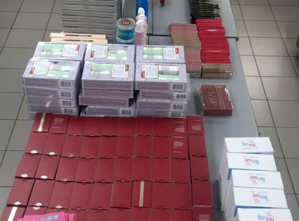 Na Batrovcima i Horgošu zaplenjene neprijavljene devize i kozmetika