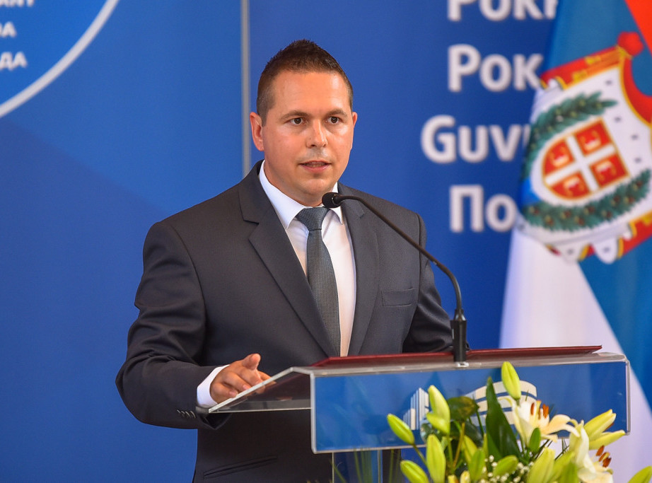 Robert Otot: Uručeni ugovori vredni gotovo 490 miliona dinara za unapređenje obrazovanja
