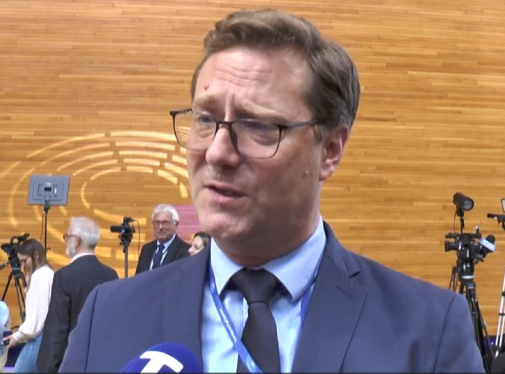 Vladimir Prebilič se u Novom Sadu sastao sa optuženima za pripremanje dela protiv ustavnog uređenja