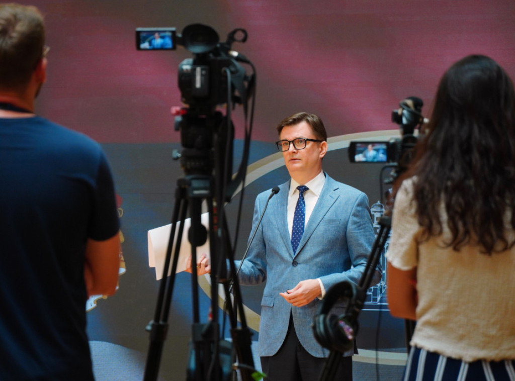 Uvredljivi grafiti na kući poslanika SNS; Jovanov: Nadležni da privedu počinioce