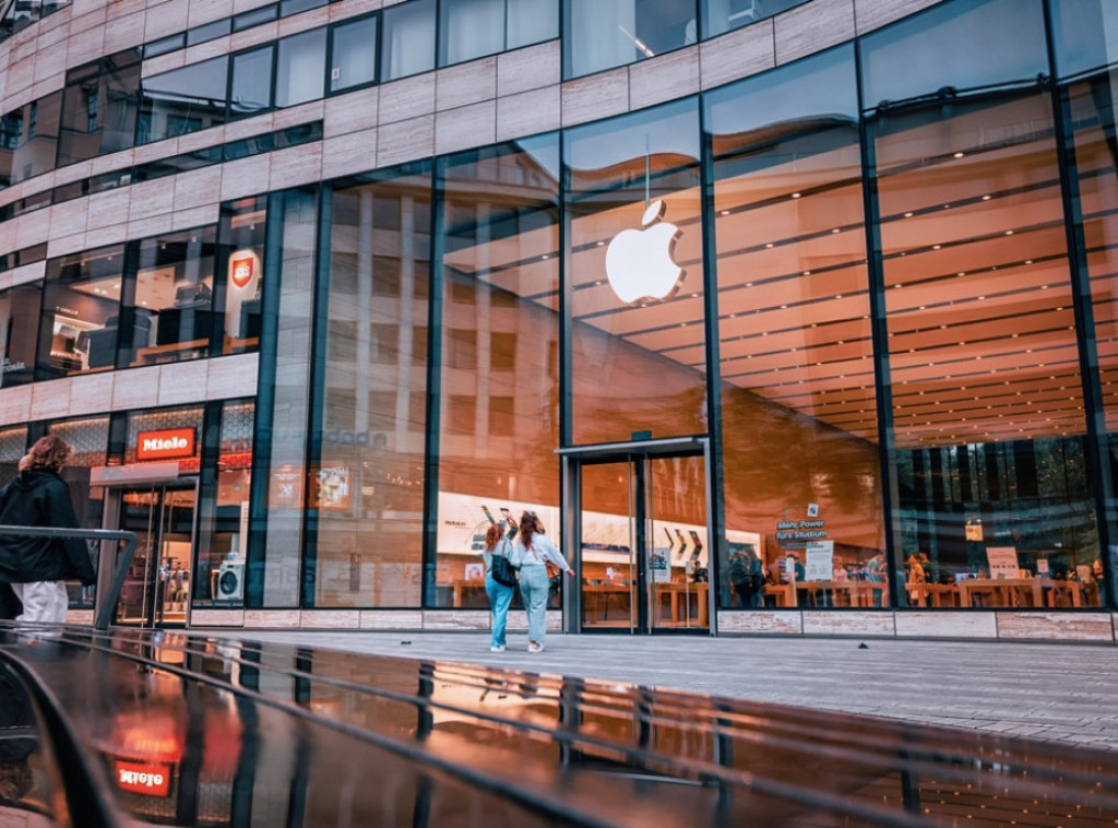 Epl predstavio ajfon 17e sa 256 GB memorije po ceni od 599 dolara