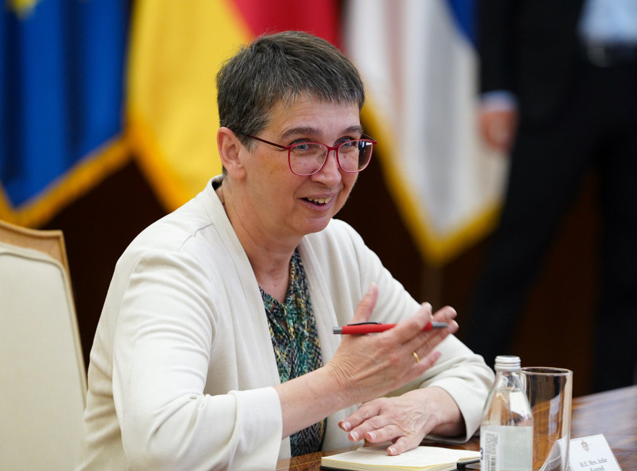 Anke Konrad uručila opremu vrednu 16.000 evra Narodnoj kuhinji u Kraljevu