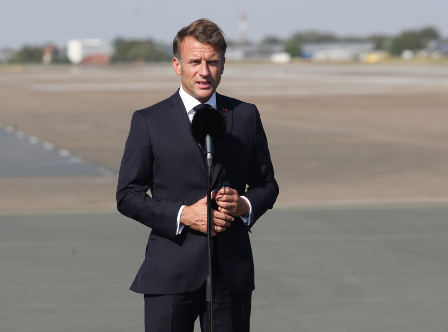 Jelisejska palata: Makron poziva na dijalog i veruje u evropsku sudbinu Srbije