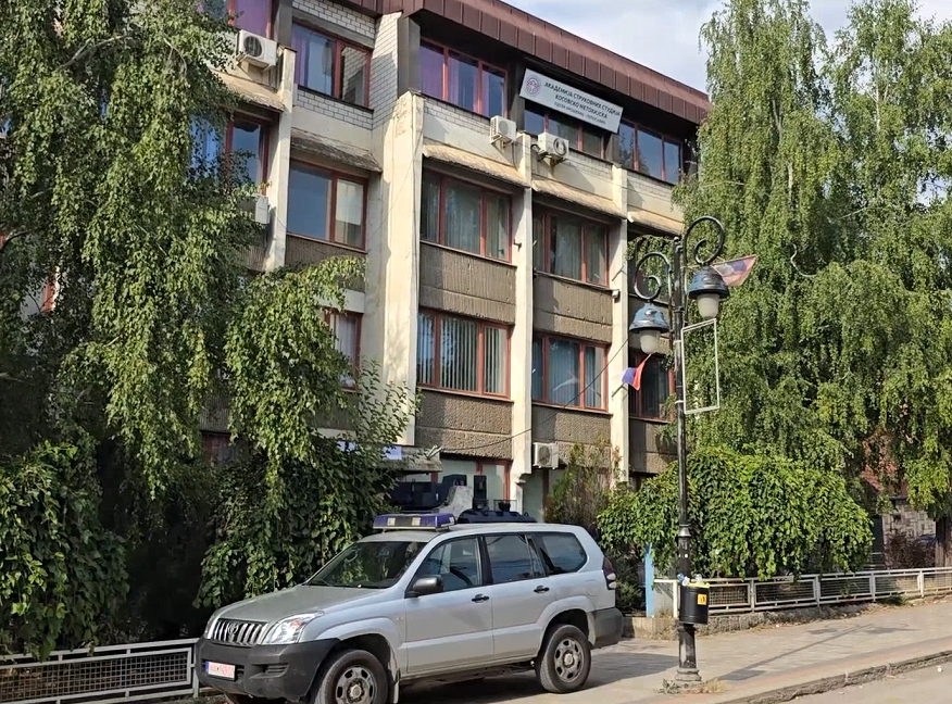 Službenici Opštine Kosovska Mitrovica pušteni nakon razgovora u policijskoj stanici