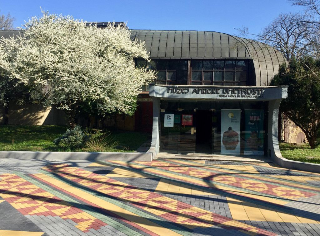 Izložba "Beleženje Afrike: Putopisni objektiv Karavana prijateljstva" u Muzeju afričke umetnosti