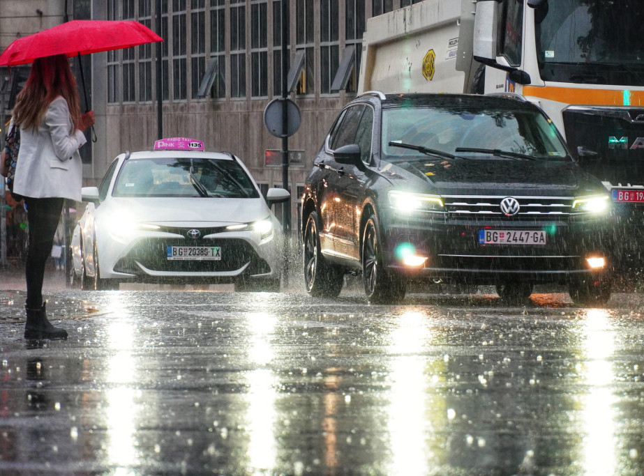 AMSS: Oprez zbog kiše i mokrih kolovoza, teretnjaci čekaju najduže na Batrovcima