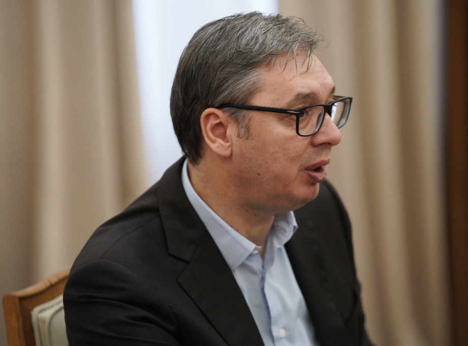 Vučić obišao selo Pukovac kod Doljevca, posetio mesnu industriju MAK Internešnal