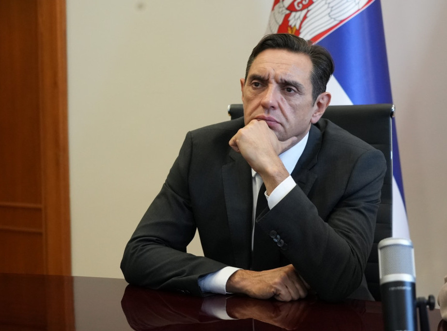 Vulin: Ministri se neće povlačiti pred opozicionim poslanicima