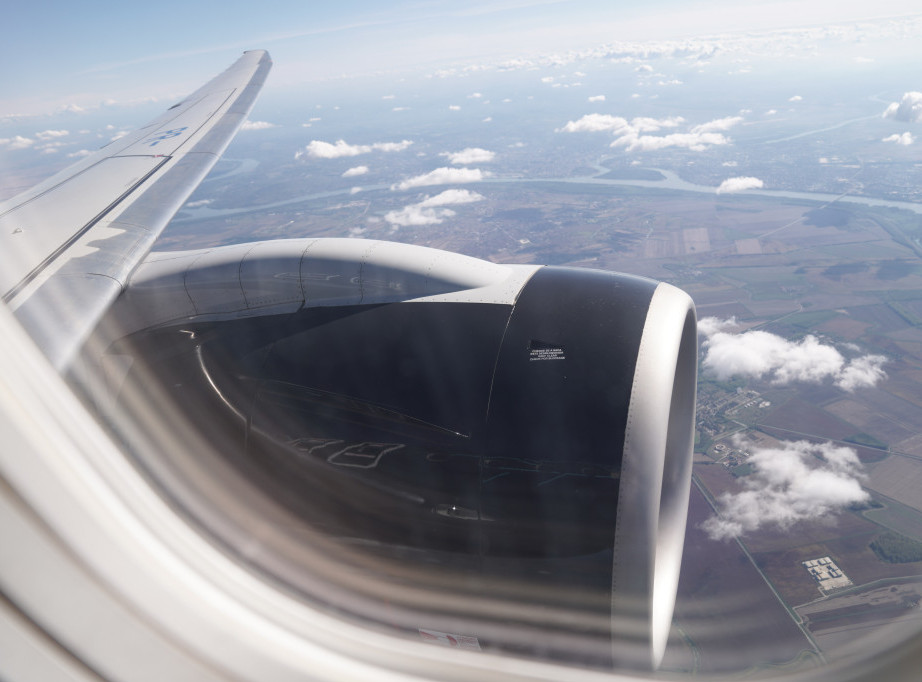 AP/NORC: Poverenje Amerikanaca u avio-saobraćaj neznatno opalo u odnosu na 2024.