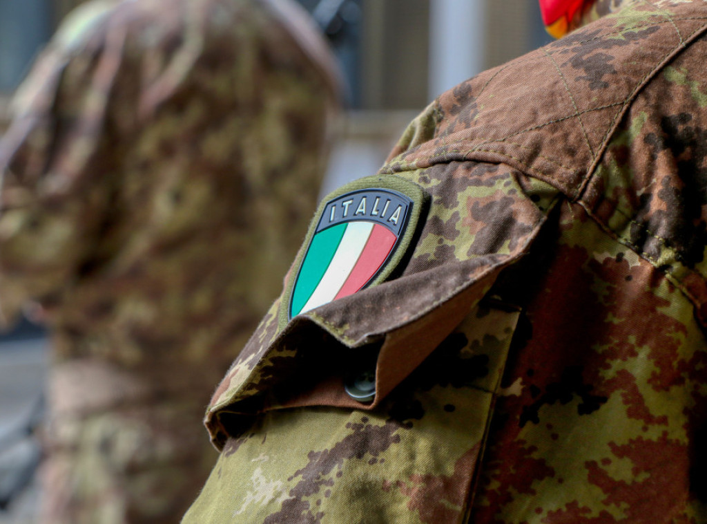 Italija: Vojnik stradao kada je na njegov automobil palo drvo