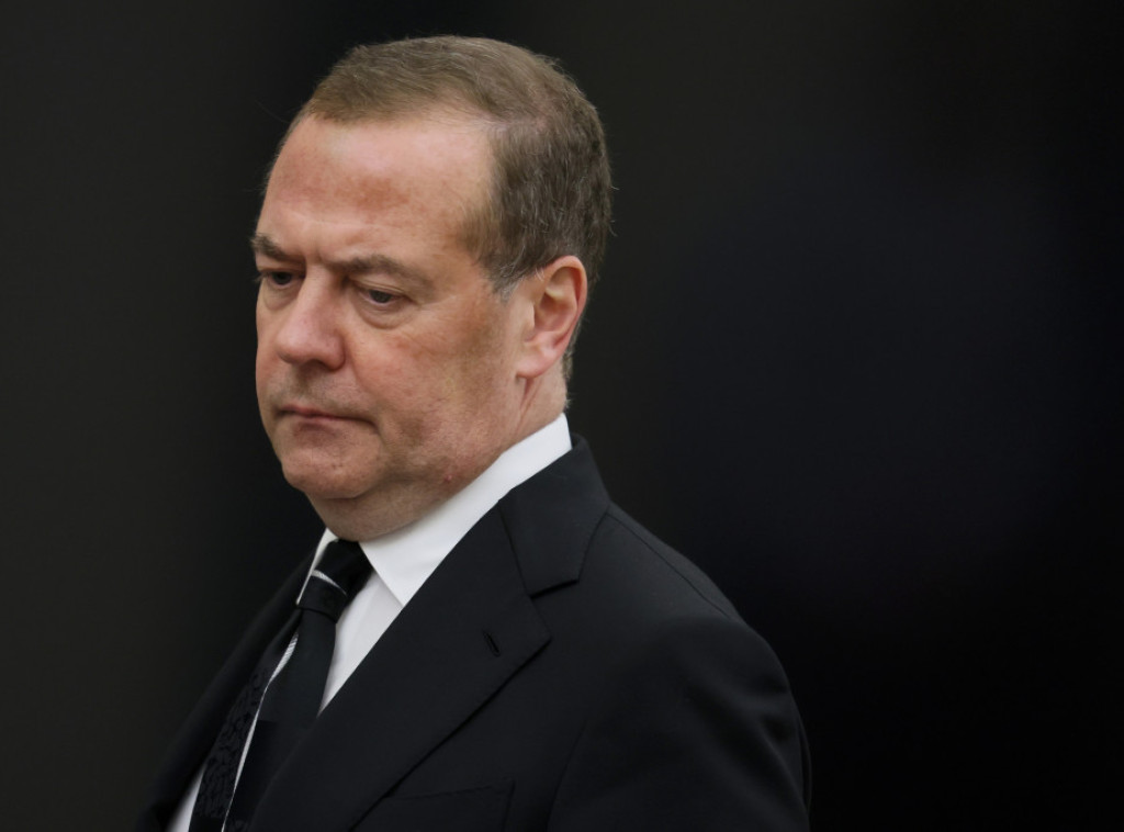 Medvedev: Rusija spremna da posreduje između Trampa i Maska