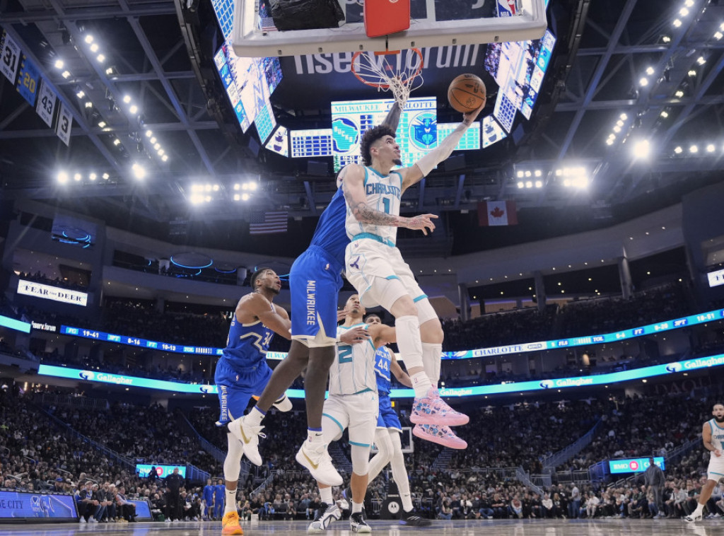 Košarkaši Milvokija pobedili Šarlot, San Antonio bolji od Golden Stejta u NBA ligi