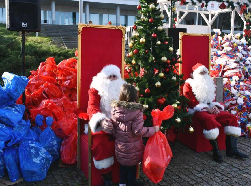 Uručeni paketići najmlađim pacijentima Univerzitetske dečje klinike u Tiršovoj