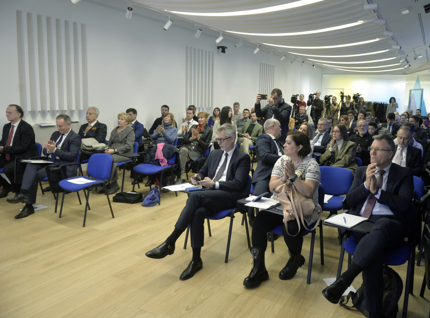 ANS: Bodrožić deli novinare na poželjne i nepoželjne, urušava profesiju