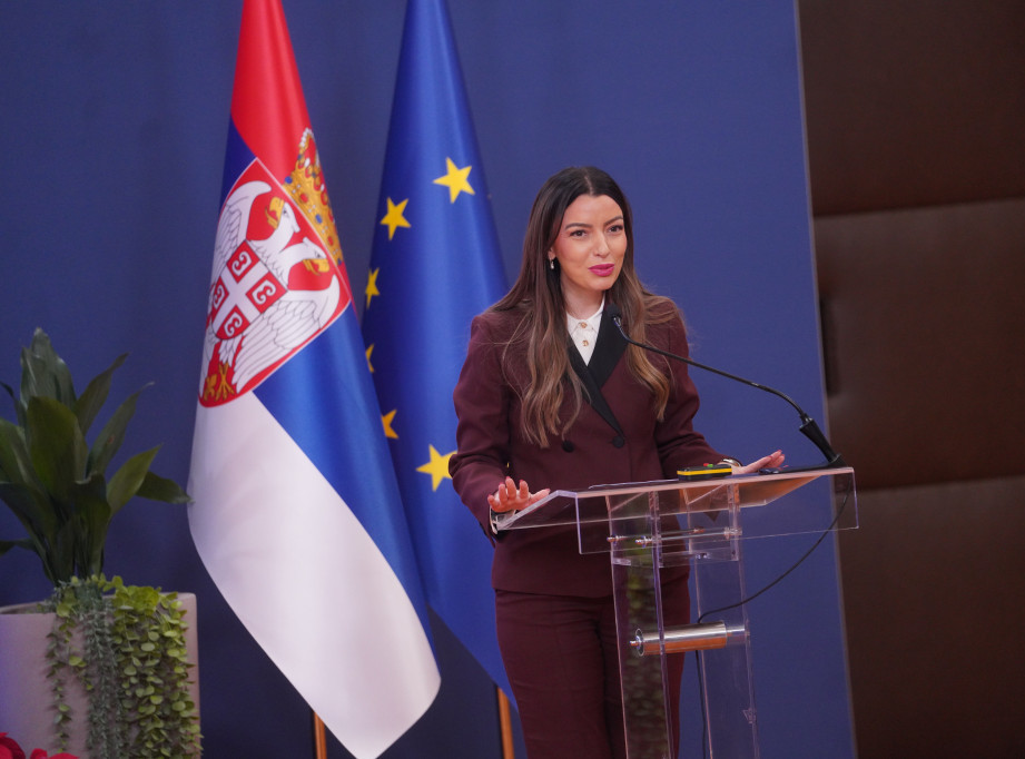 Mesarović prisustvovala Vučićevoj poseti porodici Slijepčević u Melencima