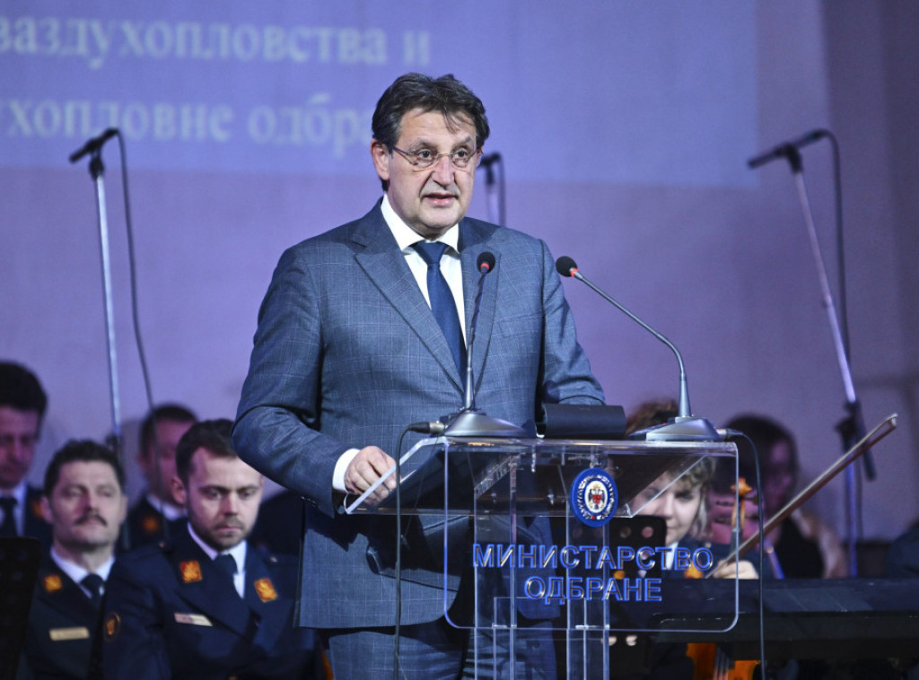Ministar Gašić čestitao pripadnicima Vojske Srbije i građanima Novu godinu