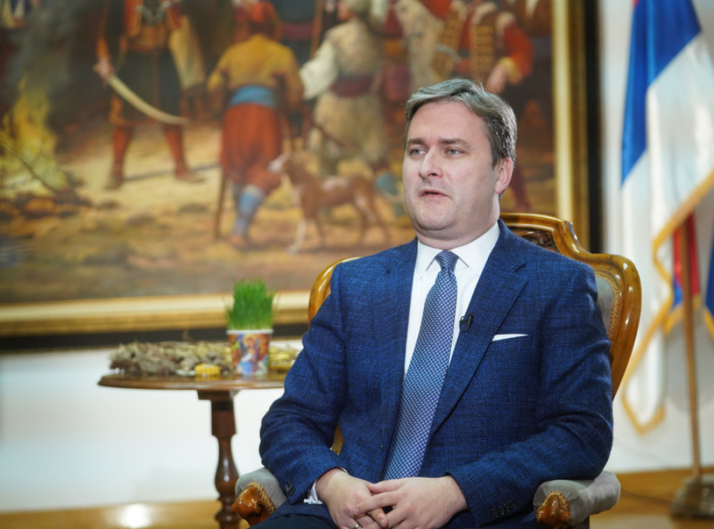 Portreti ruskih vojskovođa i državnika srpskog porekla uručeni ministru Selakoviću