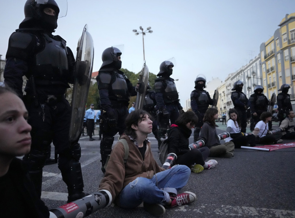 Klimatski protesti na auto-putu kod Haga, privedeno 700 demonstranata