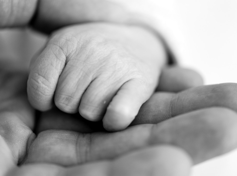 U prvih šest meseci 2025. broj rođenih i umrlih manji nego pre godinu dana