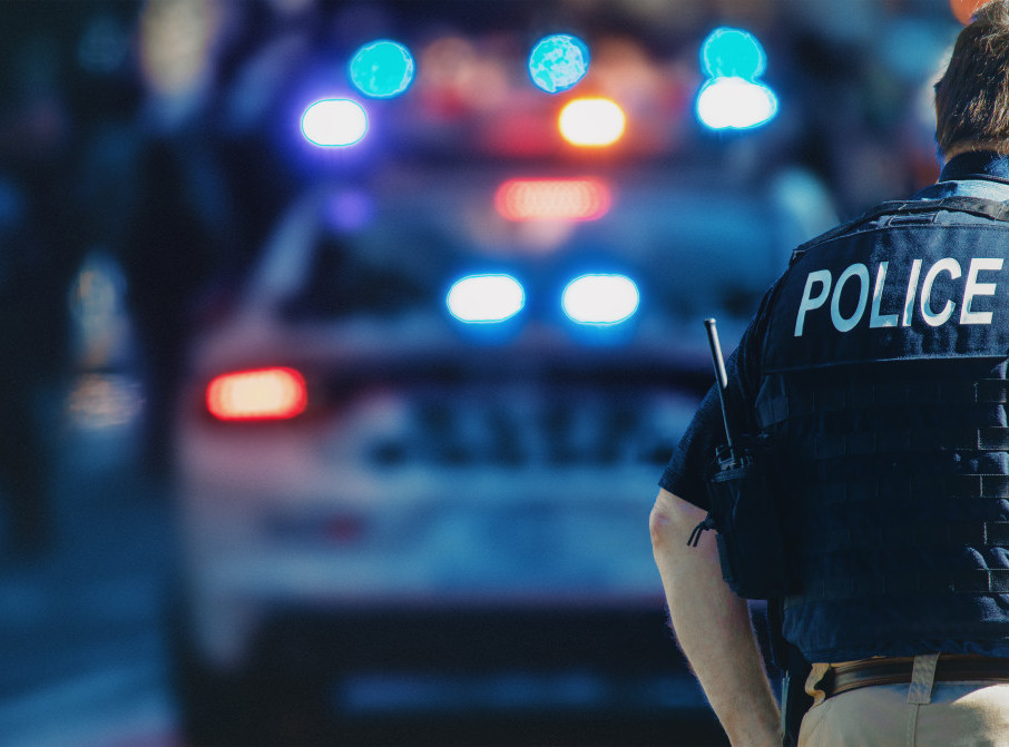 Dve osobe poginule, više od 10 povređeno u masovnoj pucnjavi u baru u Ostinu