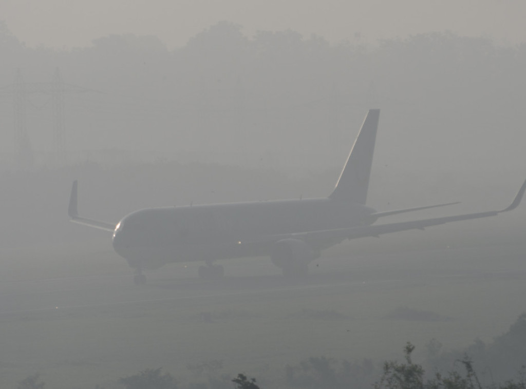 Studija: Putnici u avionima najizloženiji štetnim česticama dok je letelica na zemlji