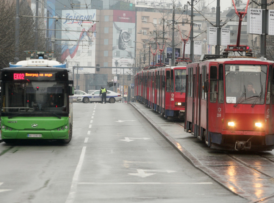 Obustavljen saobraćaj u Kneza Višeslava zbog blokade zgrade RTS-a na Košutnjaku
