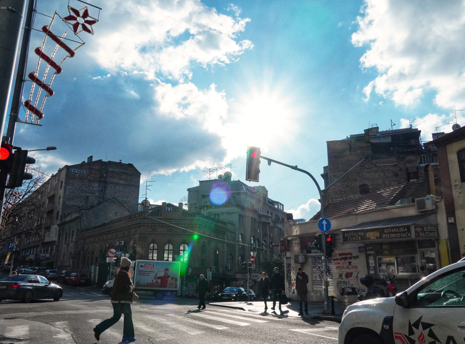 U Srbiji danas sa dužim sunčanim intervalima, temperature do 22 stepena