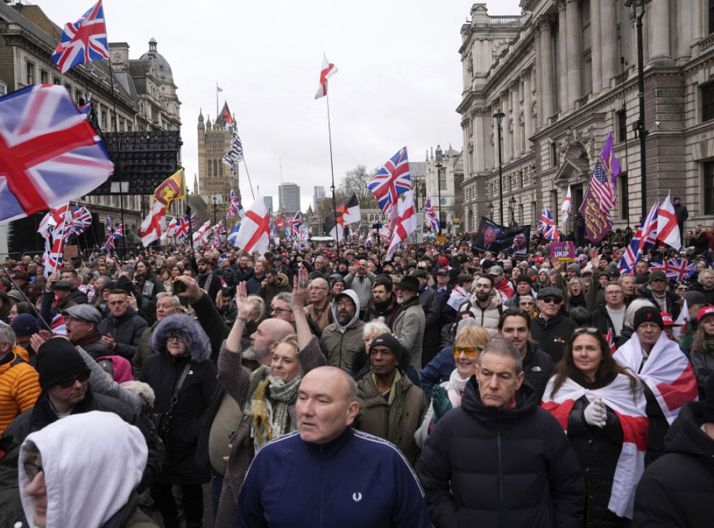 U Londonu održan protest pristalica Tomija Robinsona, i protest protiv rasizma