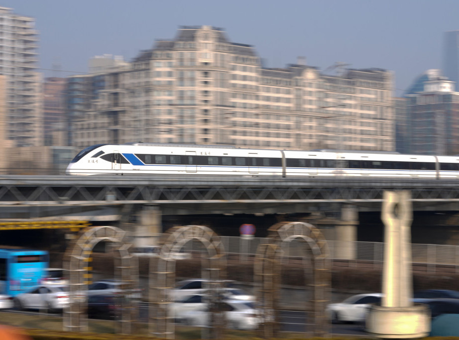 Kina predstavila prototip superbrzog voza koji dostiže brzinu do 280 milja na sat