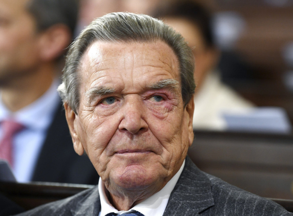 Bivši nemački kancelar Gerhard Šreder primljen u bolnicu zbog hroničnog premora