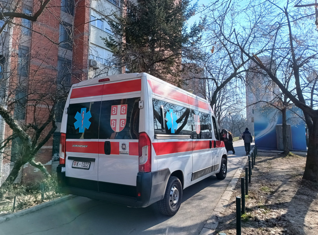 Muškarac teško povređen prilikom pada teretnog lifta na Voždovcu