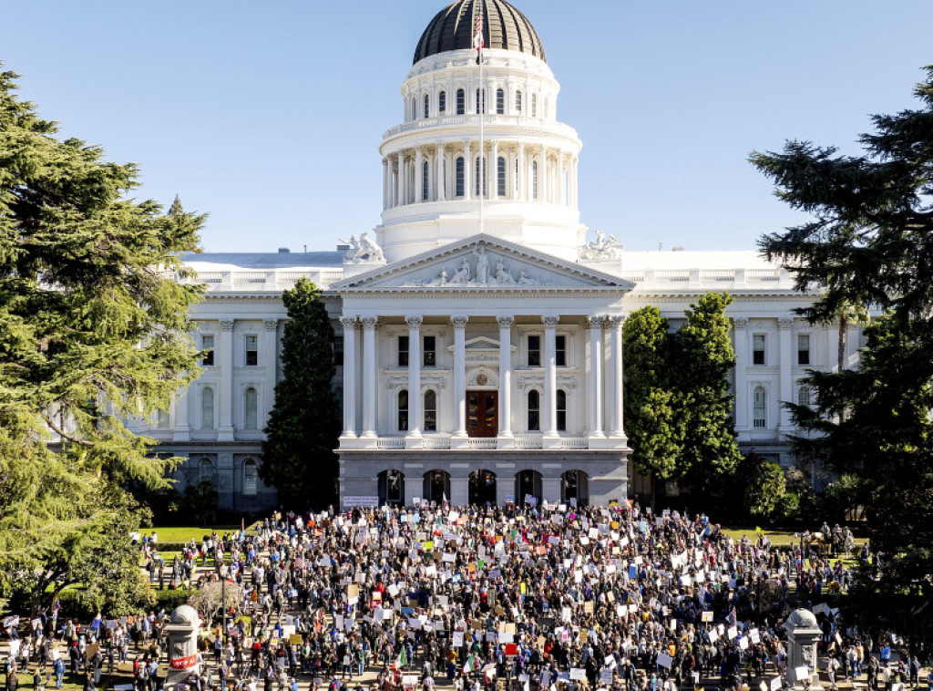Tramp osniva Kancelariju Bele kuće za veru