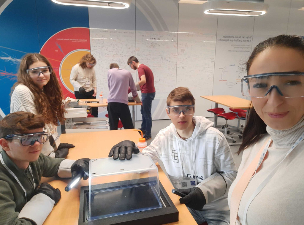 Registar Nacionalnog internet domena Srbije omogućio đacima Matematičke gimnazije da posete CERN