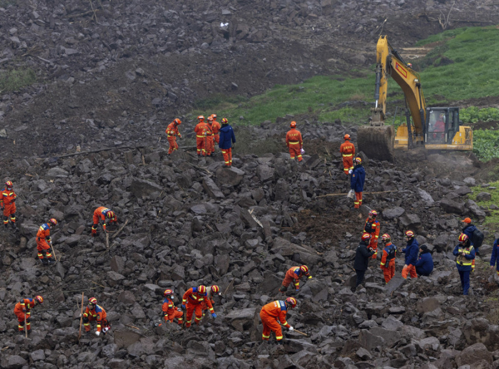 Jedna osoba stradala, 28 nestalo usled klizišta u Sečuanu