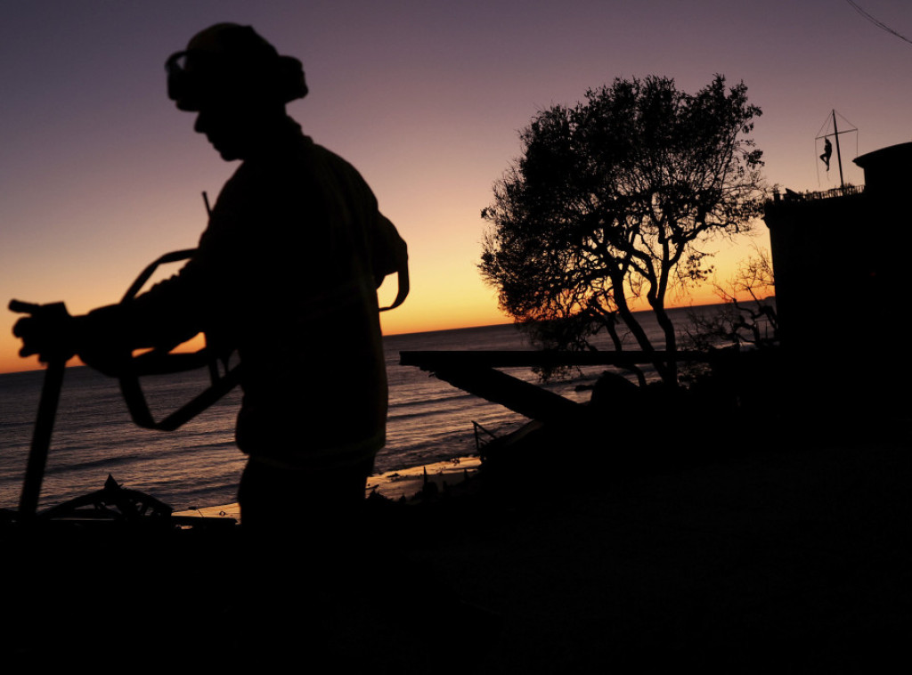 Diznilend i Univerzal studios nude besplatne karte vatrogascima u znak zahvalnosti