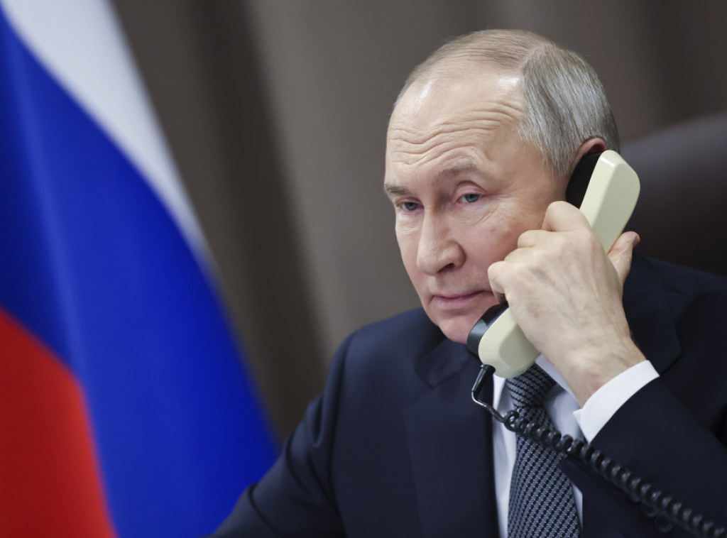 Putin pozvao ruske diplomate da se bore protiv falsifikovanja istorije i rusofobije