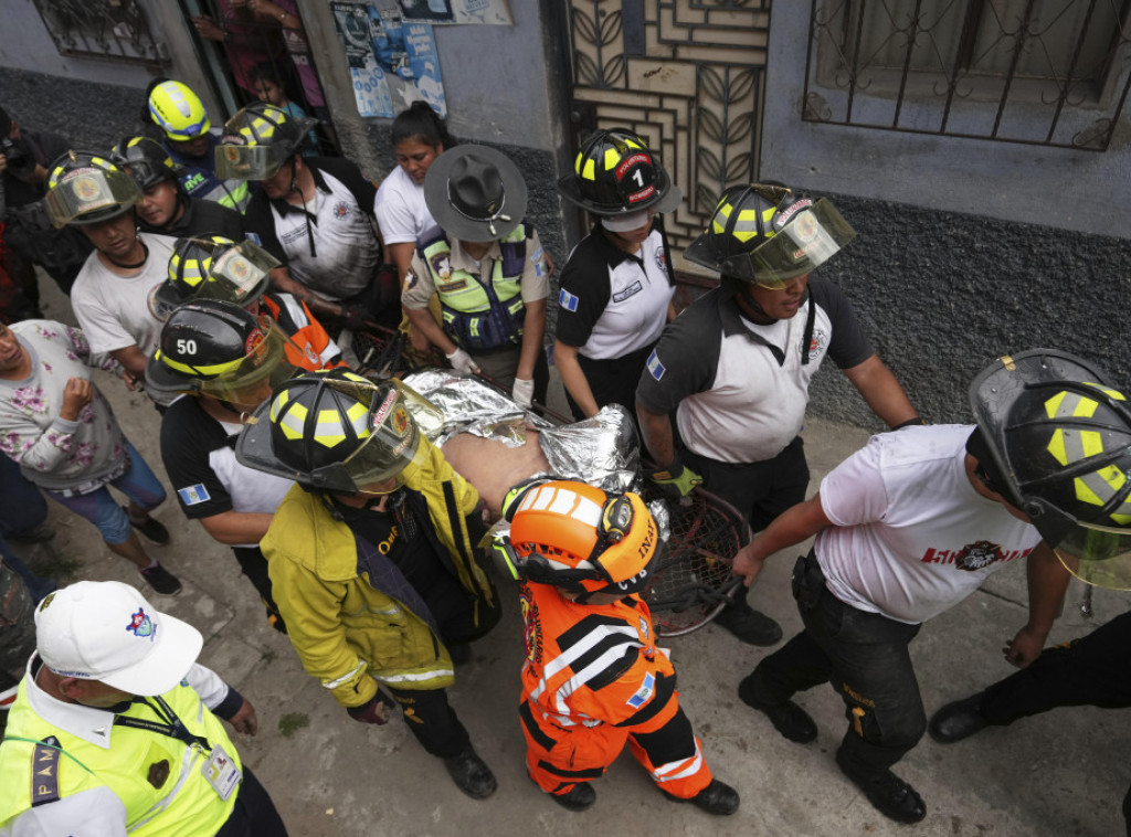 Najmanje 51 ljudi poginulo nakon što je autobus pao sa mosta u Gvatemala Sitiju